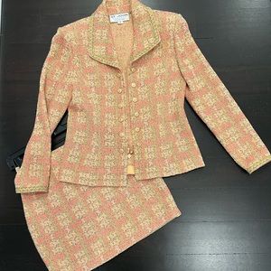 Vintage St. John Couture by Marie Gray suit, 2. Original Buttons and Zipper.